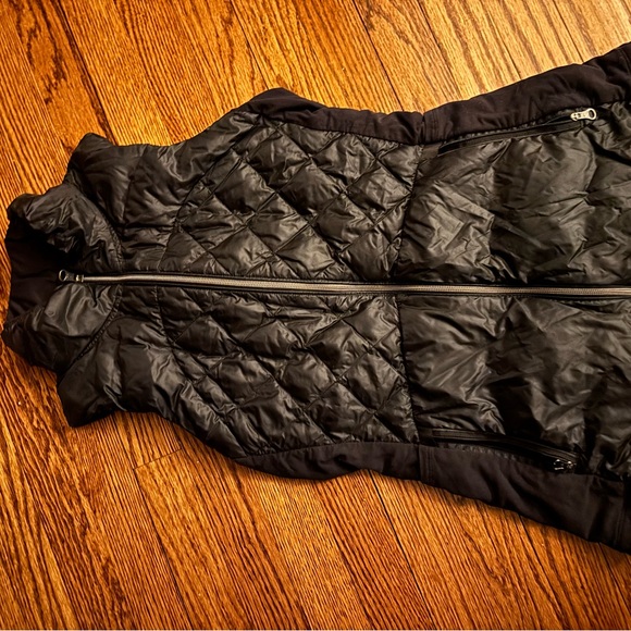 Lululemon Down For a Run vest black Sz 6 - Picture 8 of 11